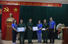 Đoàn cán bộ,  phóng viên TP HCM đến thăm Đồn Biên phòng Đàm Thủy