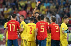 Thẻ đỏ oan nghiệt, tuyển Tây Ban Nha hút chết tại Romania
