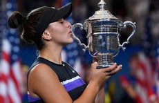 Clip: Serena Williams thua sốc tay vợt 19 tuổi ở chung kết US Open