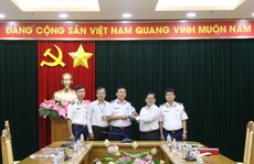 Chương trình 'Một triệu lá cờ Tổ quốc cùng ngư dân bám biển' do Báo Người Lao Động triển khai rất ý nghĩa