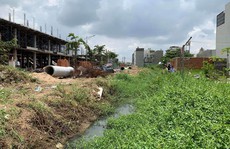 Xây biệt thự lấp luôn kênh rạch