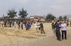 Tắm biển cuối năm, 2 anh em họ bị sóng cuốn mất tích