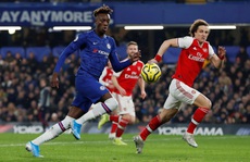 Thẻ đỏ 'cố nhân', rượt đuổi tỉ số điên rồ tại Stamford Bridge