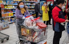 Trung Quốc và bài toán 'nuôi' 50 triệu người bị cô lập vì virus corona