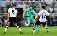 Real Madrid 'đánh úp' Valencia, giành vé vào chung kết Siêu cúp