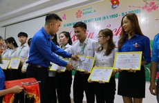Đại học Đông Á:  Tặng 238 vé xe Tết cho sinh viên khó khăn