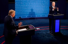 Đổi luật cuộc tranh luận, ông Trump chỉ trích cuộc chiến “hai chọi một”