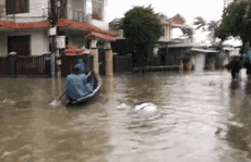 Quảng Nam nước lên, nhiều nơi bị ngập, hàng loạt thủy điện xả lũ điều tiết nước