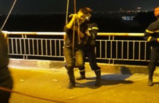 Say rượu, bắt xe ôm đi chơi rồi bất ngờ nhảy cầu Chương Dương