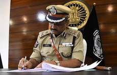 Thiêu sống bạn gái cũ, không ngờ bị kéo lại chết chung