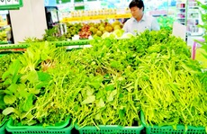 Thêm hàng hóa, tăng khuyến mãi cho bà con vùng lũ