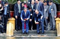 Thủ tướng Nhật Bản thăm Nhà sàn, Ao cá Bác Hồ