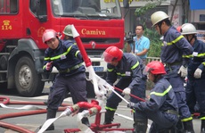 CLIP: Phương án giải cứu hàng trăm người kẹt trong đám cháy Tòa nhà Vietcombank Tower