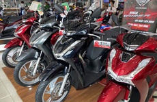 Xe máy lại giảm giá