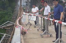 Ôtô tông xe máy lao xuống sông 5 người chết: Phó Thủ tướng chỉ đạo làm rõ