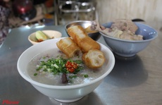 Quán cháo mực 'tự chọn' gần 25 năm ở quận 1