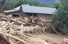 Quảng Trị:  Di dời khẩn cấp 45 hộ dân vì núi xuất hiện vết nứt nguy hiểm