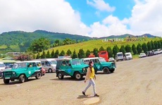 Lâm Đồng tạm đình chỉ xe U-oát quá đát chở khách ở Langbiang