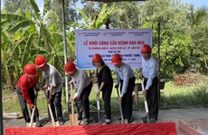 Một người nhắm mắt giúp nhiều người sáng mắt