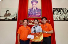 'Mai Vàng nhân ái' thăm NSND Thảo Vân và nghệ sĩ hài Vũ Quang tại Bến Tre