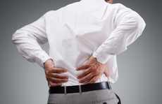 Không làm việc nặng khuân vác, sao lại hay bị đau lưng ?