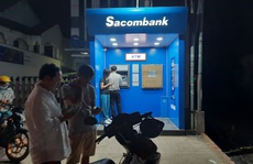 Bị vợ truy hỏi, nam thanh niên vác búa đập máy ATM vì 'tội' trừ tiền sai (?!)