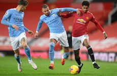 Man United không thắng nổi Man City, Chelsea gục ngã trước Everton