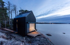 Ngôi nhà xinh xắn với công nghệ xanh nằm cheo leo bên bờ biển