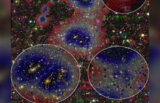 Kính viễn vọng chụp được vật thể lạ hình bộ tóc, 'trói' hàng loạt thiên hà