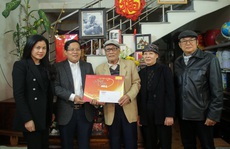 'Mai vàng nhân ái' thăm và tặng quà NSƯT Nguyễn Hồng Minh