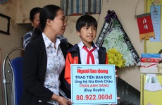 Mẹ tử nạn khi đi mua áo cho con: Báo Người Lao Động trao hơn 80,9 triệu đồng