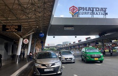 Đón - trả ở sân bay Tân Sơn Nhất: Hành khách vẫn than