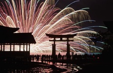 Nhật: Đảo Miyajima đánh thuế du khách để giảm 'nguy hiểm'