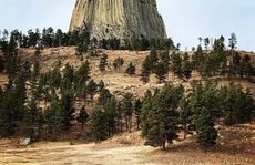 Tháp Quỷ 50 triệu năm tuổi - danh thắng hàng đầu nước Mỹ