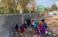Ông Trump viếng thăm, Ấn Độ xây tường thần tốc che khu ổ chuột?
