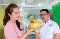 Bánh hũ vàng giá bạc triệu trong ngày vía Thần Tài