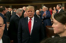Sắp thoát luận tội, Tổng thống Trump 'trở lại mạnh mẽ'