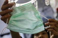 “Cháy” khẩu trang, dung dịch sát khuẩn, gạo vì virus corona