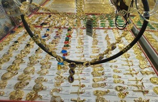 Giá vàng bất ngờ lao dốc không phanh