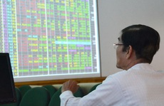 Vừa đầu tư chứng khoán vừa hóng dịch