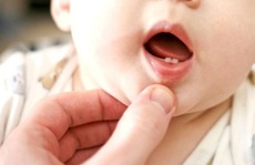 Trẻ mọc răng rồi mà vẫn lười nhai