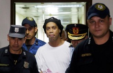 Ronaldinho đối mặt 10 năm tù vì nghi án 'rửa tiền'