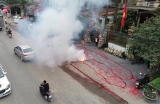 Vụ đốt pháo trong đám cưới: Chủ tịch Hà Nội yêu cầu điều tra không bỏ sót, lọt cá nhân vi phạm