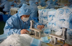 Bên trong thế giới 'cầm vali tiền canh nhà máy' ở Trung Quốc