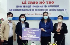 Hỗ trợ hơn 2.500 thùng sữa cho các 'chiến sĩ áo trắng' tham gia chống dịch