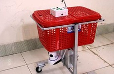 Khen thưởng bác sĩ chế tạo robot làm việc thay nhân viên y tế phòng Covid-19