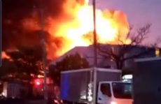 CLIP: Cháy lớn tại Công ty Đồng Xanh trong Khu công nghiệp Hạnh Phúc- Long An