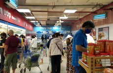 Chợ, siêu thị ở TP HCM 'đông vui' trong 2 ngày nghỉ lễ nhờ giảm giá