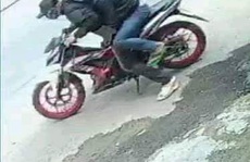 Một đại gia trình báo bị giật chiếc ví cầm tay chứa tài sản 1,5 tỉ đồng ở quận 1