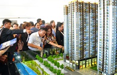 Bán tháo 'nhà trên giấy'